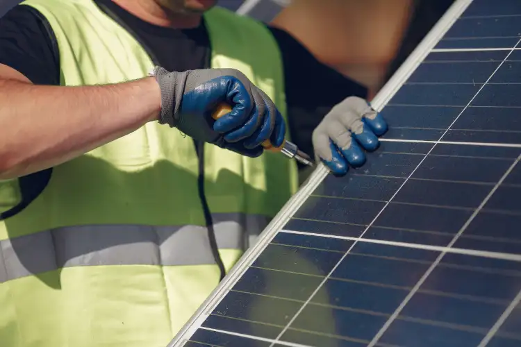 Erneuerbare Energien & Solarinstallation screening and relocation process